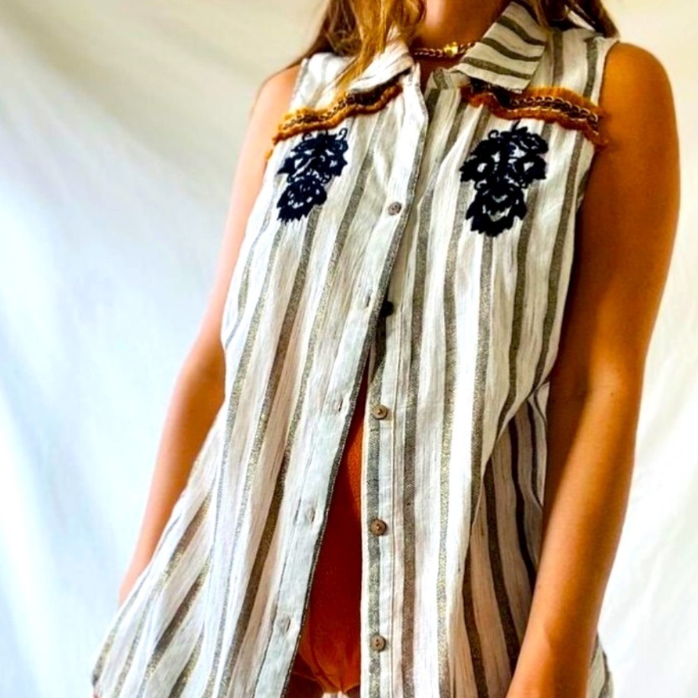 Shyanne Ivory Striped Embroidered Sleeveless Western Blouse | Size XS